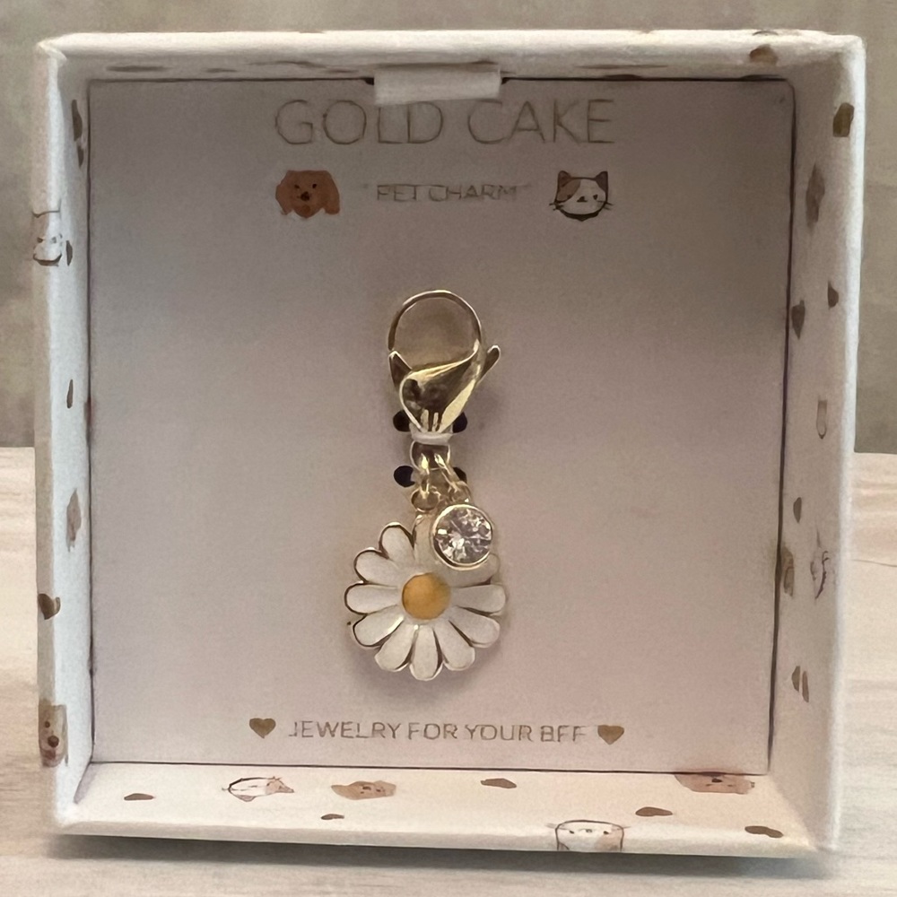 ⚡️Gold Cake Flower Pet Charm